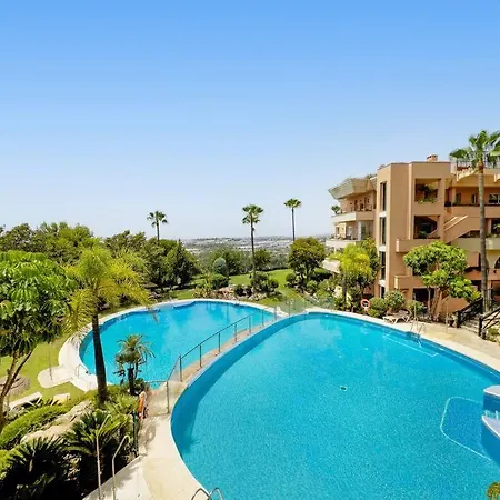 Ubicacion Y Vistas Panoramicas En Nueva Andalucia - Magna 108